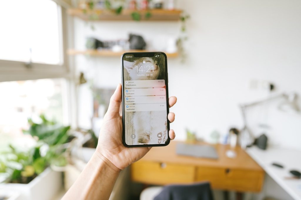 เจาะลึกสล็อตมือถือ iOS/Android เล่นผ่านแอป VS เว็บดีกว่า? เจาะลึกสล็อตมือถือ iOS/Android เล่นผ่านแอป VS เว็บดีกว่า?